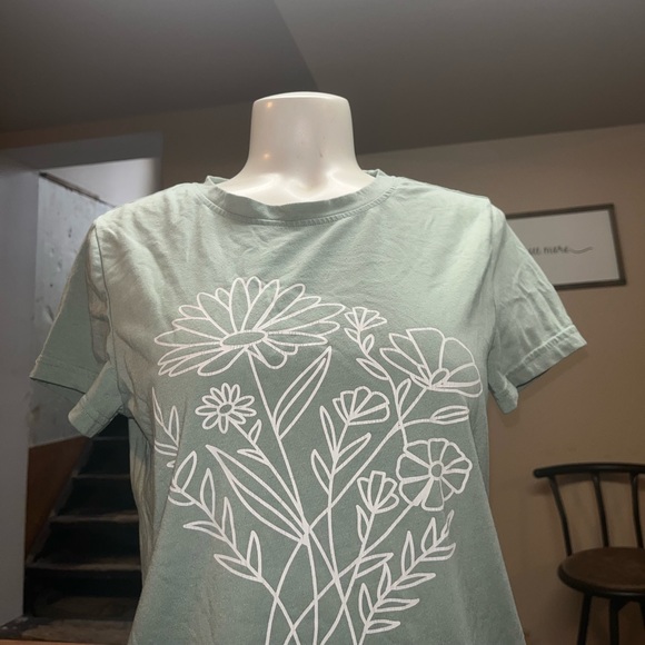 Romwe Graphic Tee - Picture 2 of 3